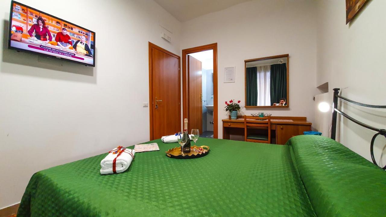 罗马 A Casa Simpatia - A Richiesta Parcheggio Gratuito !酒店 外观 照片